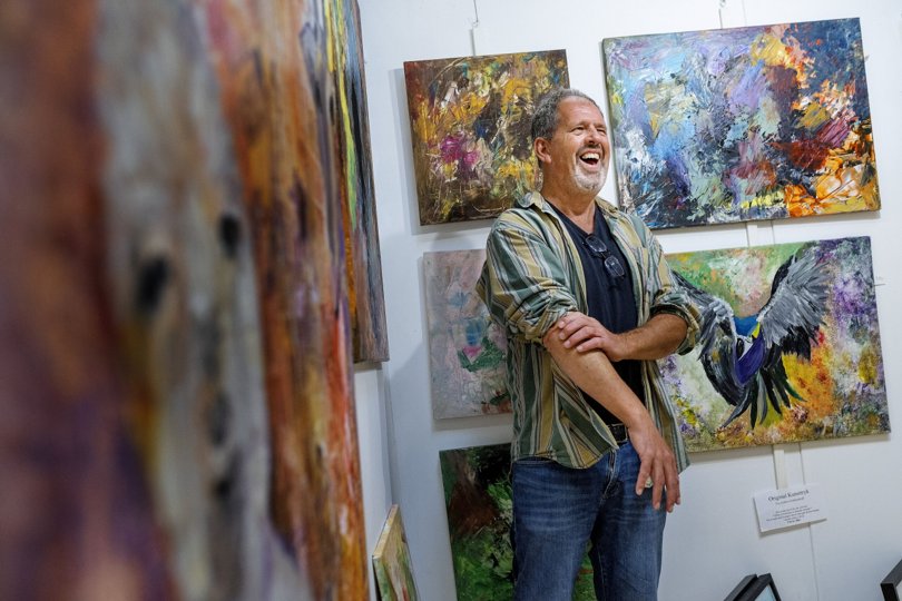 René Fuhlendorff er indforstået med, at ikke alle vil bryde sig om kunsten, som han skaber. Kunst er nemlig subjektivt, og den kunst man husker, er god kunst, understreger han. Foto: Lars Pauli <i>Foto: Lars Pauli</i>