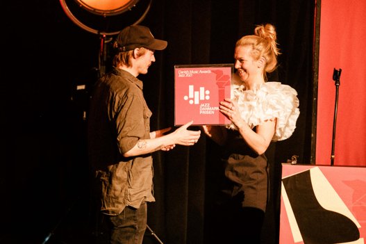 Prisoverrækkelse, Danish Music Awards 6. december. Foto: Malthe Ivarsson