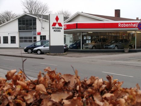 Sådan husker mange morsingboer autoforretningen på Grønnegade 5. Billedet er fra slutningen af 2004, hvor Rabenhøjs efterfølgere havde besluttet at lukke butikken. Arkivfoto: Bo Lehm