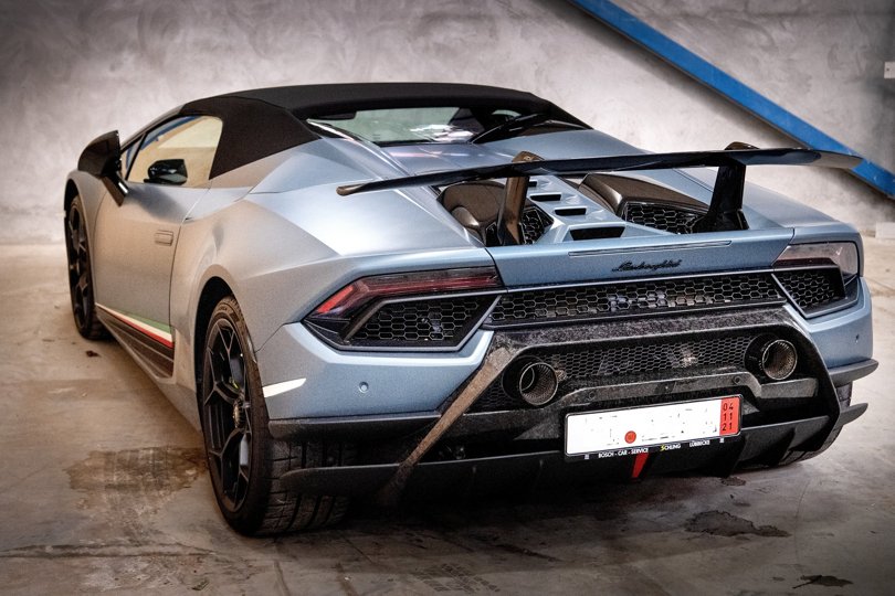 Ifølge Shakha Ameen så politiet kun baglygterne af en bil. Her ses Lamborghinien i politiets varetægt.