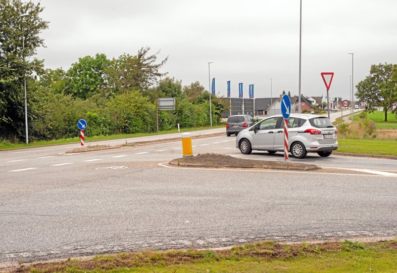 Krydset Randersvej/Langelandsvej i Hobro er tit belastet i myldretiden, men bliver nu ombygget, så krydset efter fjordkommunens vurdering er fremtidssikret frem til 2030. Foto: Mariagerfjord Kommune