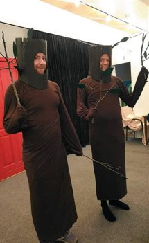 EGon og og BØG (alias Allan Kløjgaard og Jesper Gregersen) fortæller om livet som træ i årets Markedsrevy. Privatfoto