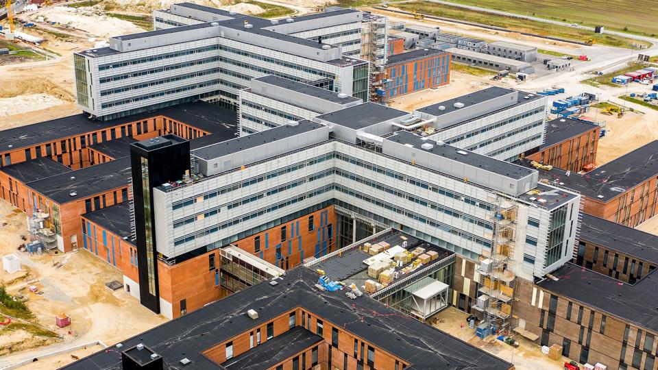 Det nye sygehus i Aalborg Øst ventes at stå færdig i 2022. Nu forsinkes det måske. Arkivfoto: Henrik Bo <i>Foto: Henrik Bo</i>