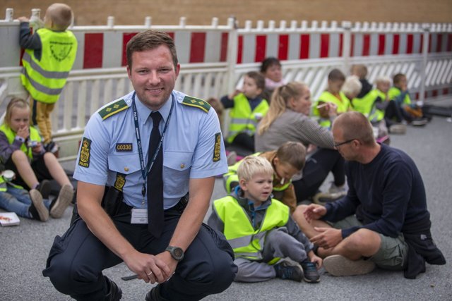 Rasmus er en af de lokalbetjente, der skal være med til at give borgerne i Brønderslev Kommune tryghed. Foto: Martel Andersen