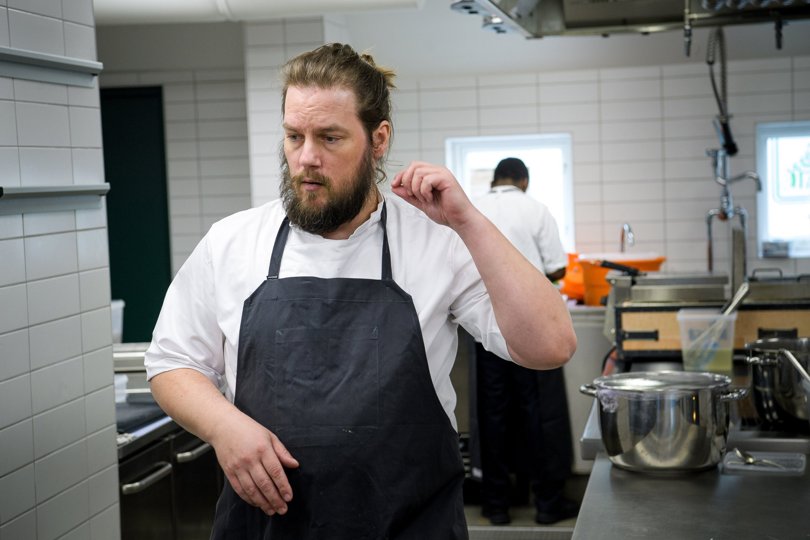 Allan Poulsen har det gastronomiske CV i orden, med ansættelser på flere Michelin-restauranter. Nu rykker han videre fra Steenbergs Hotel & Brasserie mod nye græsmarker. Arkivfoto