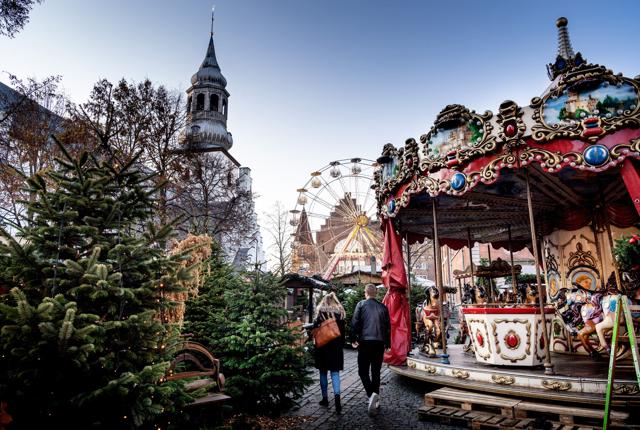 Julemarkedet i midtbyen bliver større end nogensinde, da du også finder boder på Nytorv i år. Arkivfoto: Torben Hansen