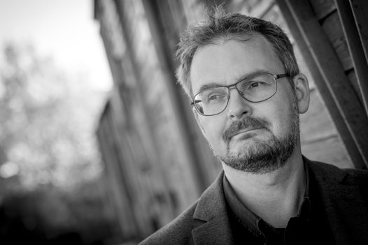 - Ideen var åbenbart, at så mange partier som muligt skulle være repræsenteret i det nye klimaudvalg, hæfter SF'eren Peder Larsen sig ved: De borgerlige har en fra Venstre, en fra DF, en fra Nye Borgerlige og en fra Konservative. Valggruppe 2 (rød blok) under ledelse af Leif Skaarup (S) har sat tre socialdemokrater ind. Arkivfoto: Martin Damgård