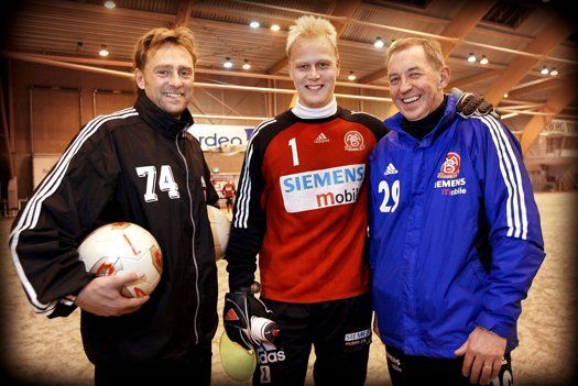Lars Høgh (tv.) ses her sammen med Jimmy Nielsen og AaB's faste målmandstræner gennem mange år, Harbo larsen. Arkivfoto: Lars Pauli