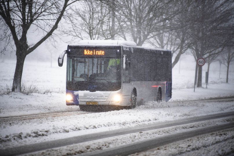 Busserne havde problemer med at komme igennem den store mængde sne, der faldt i Aalborg onsdag 1. december. Foto: Claus Søndberg <i>Foto: Claus Søndberg</i>