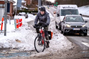 Cyklister raser over snerydning: - Vi kører på isklumper