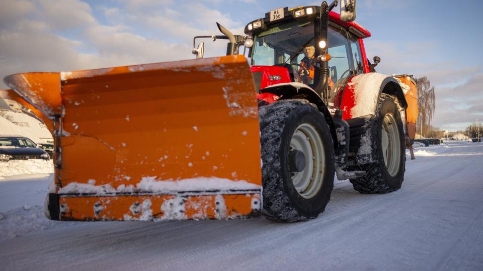 Det er en dyr fornøjelse, når kommunerne skal rydde sne. <i>Arkivfoto: Martél Andersen</i>