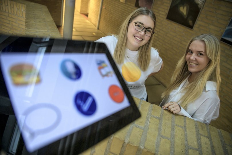To 17-årige gymnasiepiger håber at kunne hjælpe de pressede sygeplejersker med deres idé, som de har udviklet i innovationskonkurrencen Nordjyske Nyskabere.