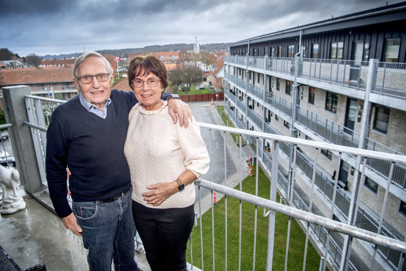 Erik og Anna-Grete Rasmussen var de allerførste til at flytte ind i Jernbanegade 12-14. Foto: Lars Pauli