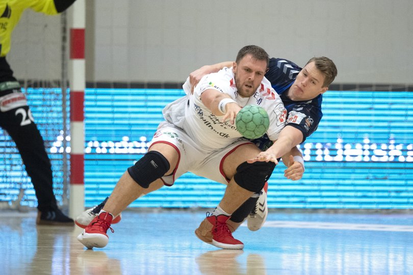 Benjamin Jakobsen i brydekamp med Mors-Thys Axel Franzén. Foto: Bente Poder <i>Foto: Bente Poder</i>