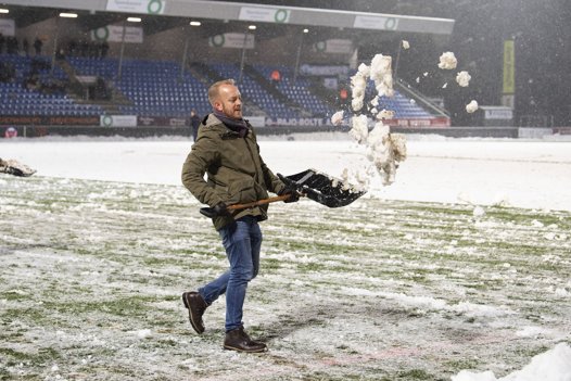 Hobro IK mødte fredag aften FC Helsingør i årets sidste kamp i Nordicbet Ligaen.


 Frivillige kæmper for at gøre banen fri for sne

. <i>Foto: Bente Poder</i>