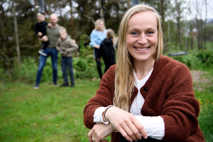 I dag har Charlotte Irgens fundet en balance i samspillet mellem jobbet som jordemoder og familielivet, som hun ikke kunne finde som offentlig ansat jordemoder. Foto: Henrik Bo <i>Foto: Henrik Bo</i>