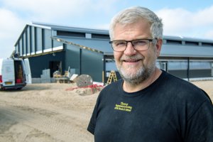 Mega-byggeri: Henrik gør klar til 31.000 gryntende gæster