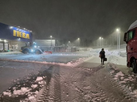 Ansatte og kunder sneet inde i Ikea: - Det er en helt ny situation for os