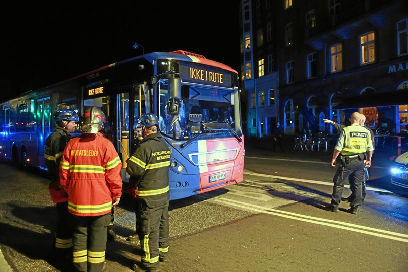 En person er lørdag aften kommet til skade efter at være blevet påkørt af en bus på Boulevarden. Foto: Jan Pedersen
