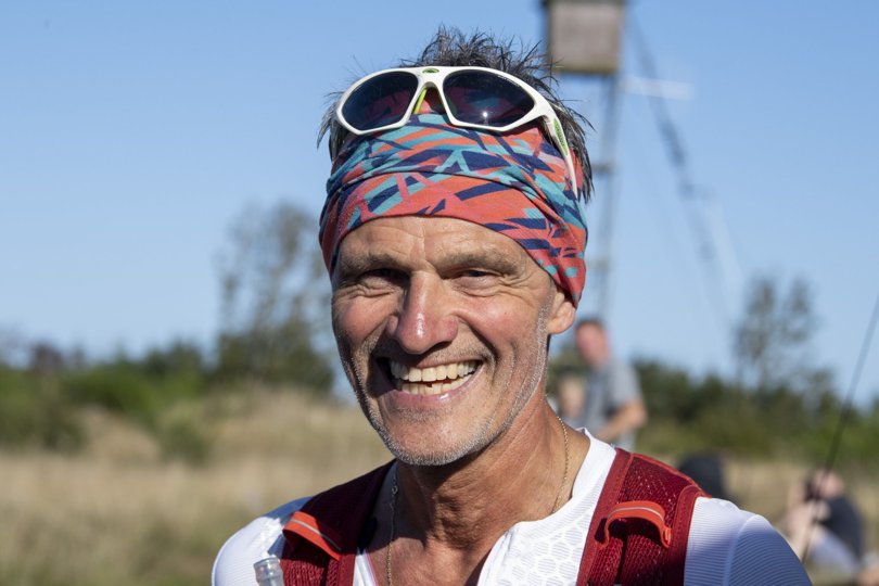 Tommy Jacobsen fra Stinesminde ved Mariager Fjord løber ikke bare 160 kilometer for sin egen skyld, men også for at samle penge ind til fattige gadebørn i den indiske storby Kolkata. Foto: Henrik Bo <i>Foto: Henrik Bo</i>
