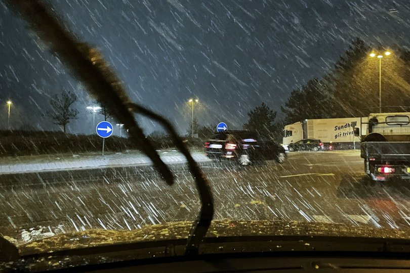 Sne, masser af sne, ventes at ramme Nordjylland. Sådan så det ud onsdag morgen i Aalborg..