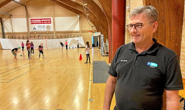 ”Det er vigtigt, at der er gang i idrætshallen”, lyder det fra Jan Gerts. Foto: Helge Søgaard