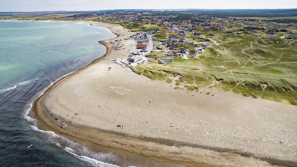 Høringen om debatoplægget om boliger ved Ajs Mølls vej kan blive en af de ting, der diskuteres i Klitmøller hen over julen, sagde Morten Bo Bertelsen (SF). Arkivfoto: Peter Mørk,