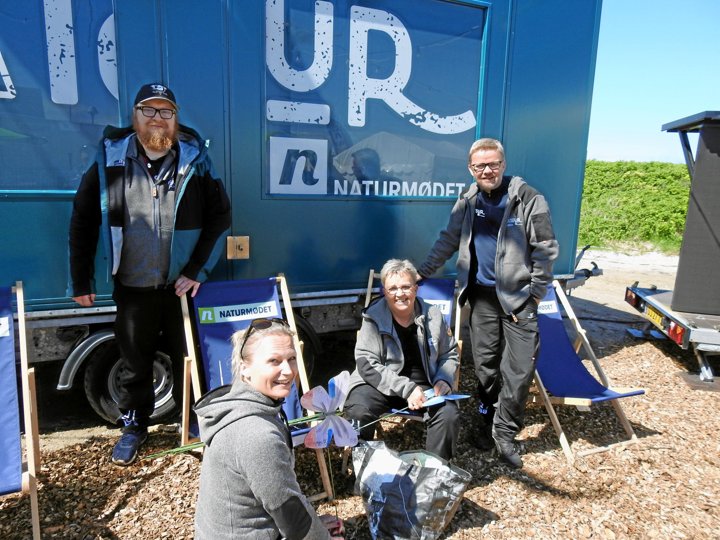 Leder af Naturmødet Leif Lund Jakobsen ses her yderst til højre med sit team, der stod for Naturmødet 2021 sammen med en række kendte moderatorer og værter.