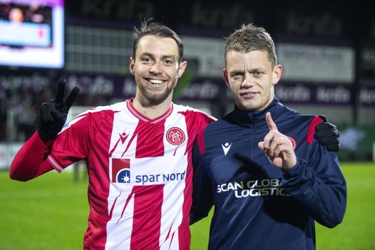 Louka Prip ses her sammen med Kasper Kusk efter de to spilleres målshow mod SønderjyskE. Foto: Torben Hansen