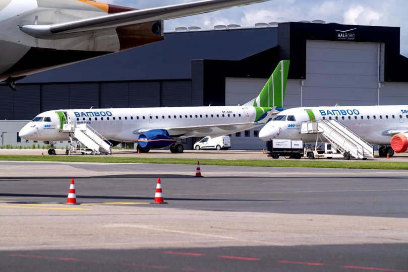 Snart bliver de hvid/grønne farver skiftet ud med Great Dane Airlines' rød/hvide. Foto: Torben Hansen