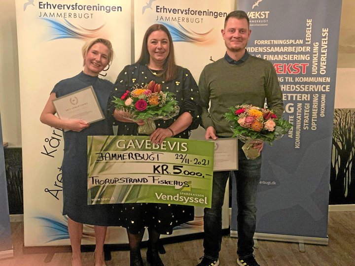 Janni Olesen og Janet Anisimow fra Thorupstrand Fiskehus samt Jonas Rødbro fra Tømrerfirmaet Jonas Rødbro. Foto: Vækst Jammerbugt