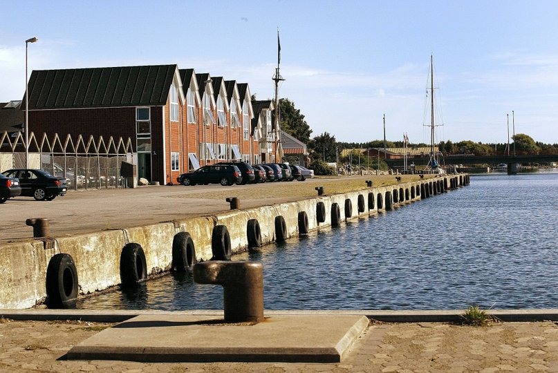 Bygherre på et kommende boligbyggeri, Havnevej 13 i Hadsund, har i 11. time signaleret til nøglepolitikere i Mariagerfjord Kommune, at han vil rette projektet til, så det opfylder lokalplanen. Arkivfoto: Lars Pauli
