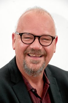 - Jeg har ikke lyst til at gå på kompromis, og dispensationer er ikke noget, vi skal rutte med. Hvis nogen vil købe det bagved (Havnevej 13) skal de ikke regne med, at de kan bygge tre-fire meter over det, der står i lokalplanen, siger byrådspolitiker Peter Muhl, Skelund (S). Arkivfoto: Marianne Andersen