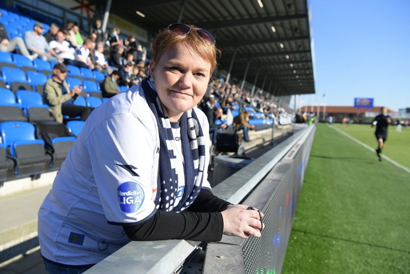 Tina Andersen skjuler nerverne bag smilet inden kampen. Foto: Bente Poder