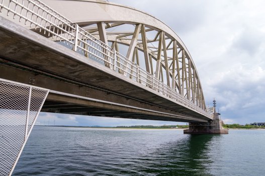 Jan Stage, formand for sejlklubben i Aalborg og sejlere er sure over udsigt til ændrede åbningstider på to broer - Aggersundbroen og Vildsundbroen. <i>Foto: Henrik Bo</i>