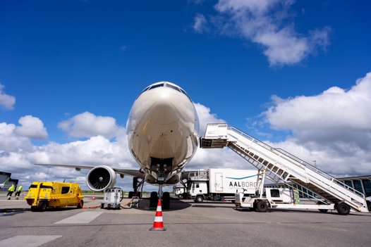 Boeing 777-300ER - der er et af de såkaldte Triple Seven-fly - er med i Guinness rekordbog, for at de store jetmotorer giver en fremdriftskraft målt til 52 tons. Foto: Torben Hansen