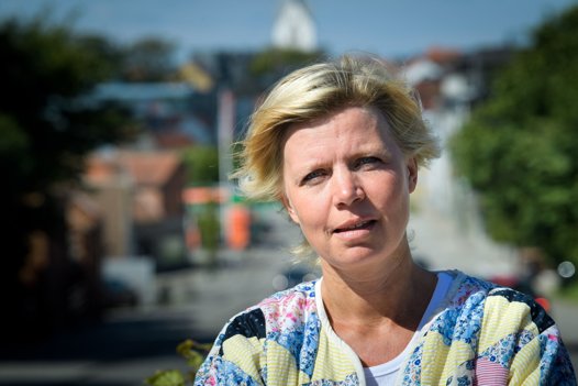 Lærke Kløvedal har i flere omgange i sin barndom boet i Thisted, hvor hun efter eget udsagn festede og drak sig gennem sit første gymnasieår. Så hun tog 1.g om. <i>Bo Lehm</i>