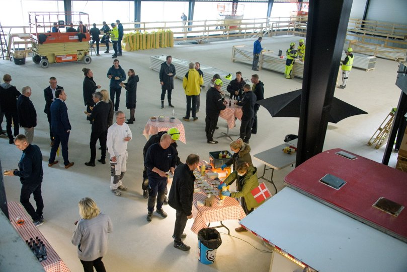 Sidst der var fest i Thyhallen, var ved rejsegildet i slutningen af maj sidste år. Men fra næste uge kan de brugere, de nye faciliteter er tiltænkt, tage dem i brug - selv om det ikke sker efter en stor indvielse.Arkivfoto: Bo Lehm <i>Bo Lehm</i>