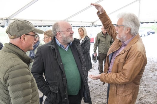 Borgmester Leon Sebbelin i hyggelig snak med bestyrelsesformand Per Lyngby og museumsdirektør Lars Nørbach. Foto: Kim Dahl Hansen <i>Foto: Kim Dahl Hansen</i>