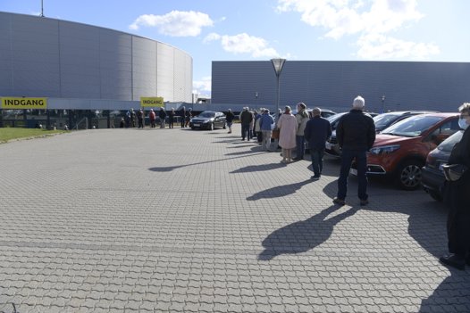 Alle vacciner i Frederikshavn Kommune bliver givet i Arena Nord, der nogle dage har været godt besøgt. Dette billeder er fra 5. maj. Arkivfoto: Kim Dahl Hansen <i>Foto: Kim Dahl Hansen</i>