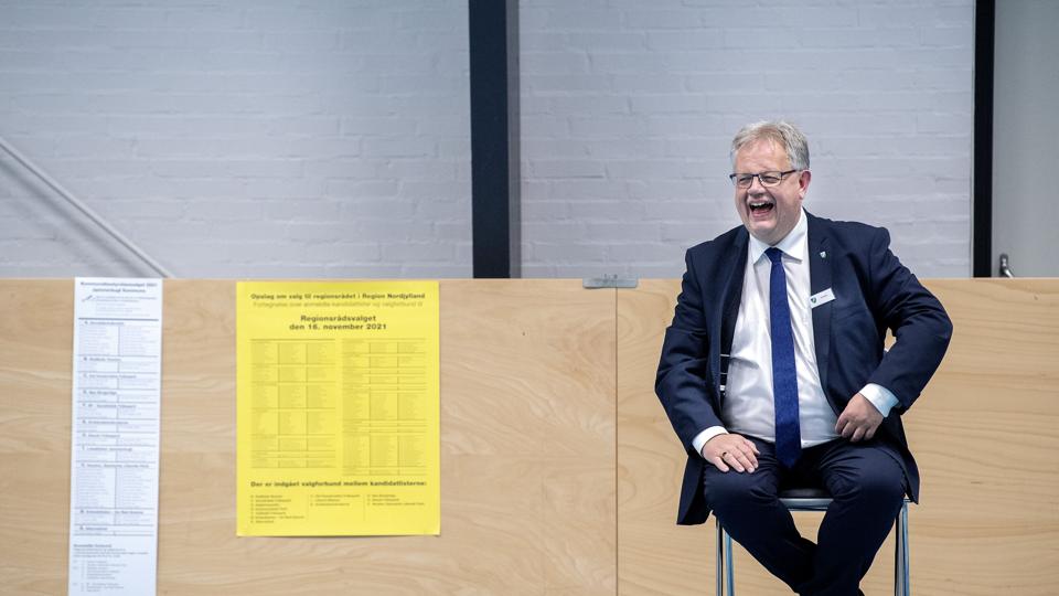 Kort før kommunalvalget kom det frem, at Mogens Christen Gade (V), borgmester i Jammerbugt Kommune, sendte flere mails fra sin borgmester-mailkonto til forvaltningen om sagen om sit nye træhus. Foto: Lars Pauli <i>Foto: Lars Pauli</i>