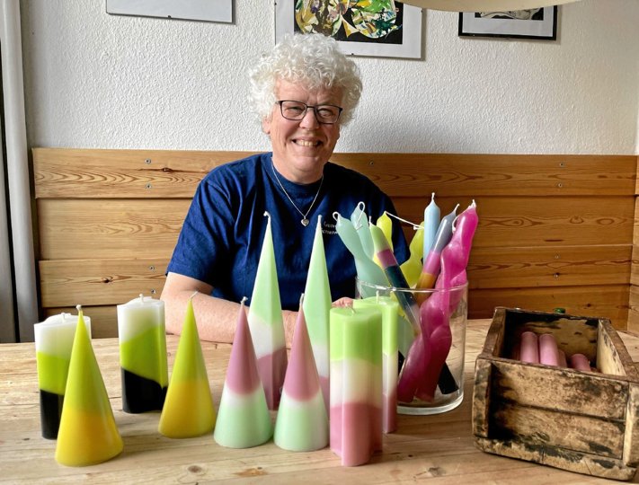Gunvor Langdal Nielsen med sine stearinlys. Foto: Helge Søgaard