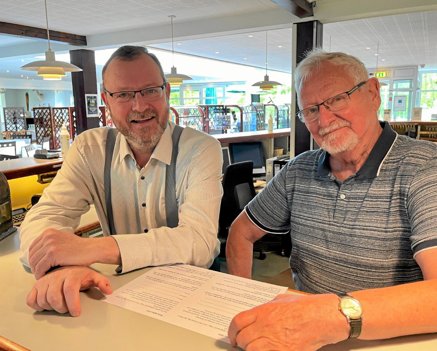 Direktørerne Lars Kæp Jensen (tv) og Jørgen Pederen (th) ser lyst på fremtiden. Foto: Helge Søgaard