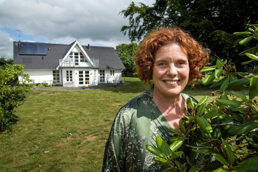 De landlige omgivelser midt i Himmerland har dannet rammen om familiens liv de seneste 15 år. I Aalborg har Hanne Dahl en embedsbolig på C.W. Obels Plads. Foto: Bo Lehm <i>Bo Lehm</i>