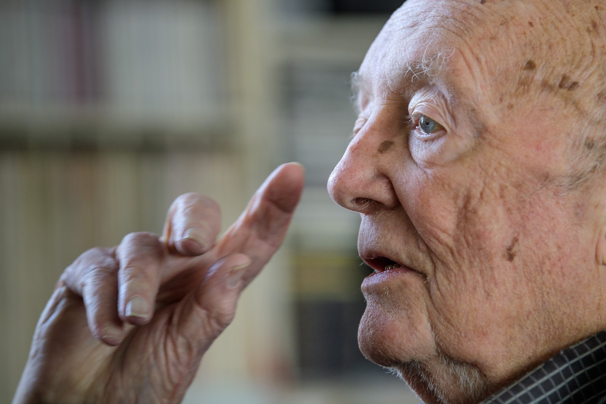 De vil selv, de digte. 93-årige Knud Sørensen bliver ved med at ville os noget