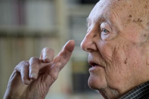 De vil selv, de digte. 93-årige Knud Sørensen bliver ved med at ville os noget