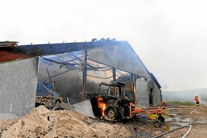 Kvæg fanget i flammerne under stor gårdbrand