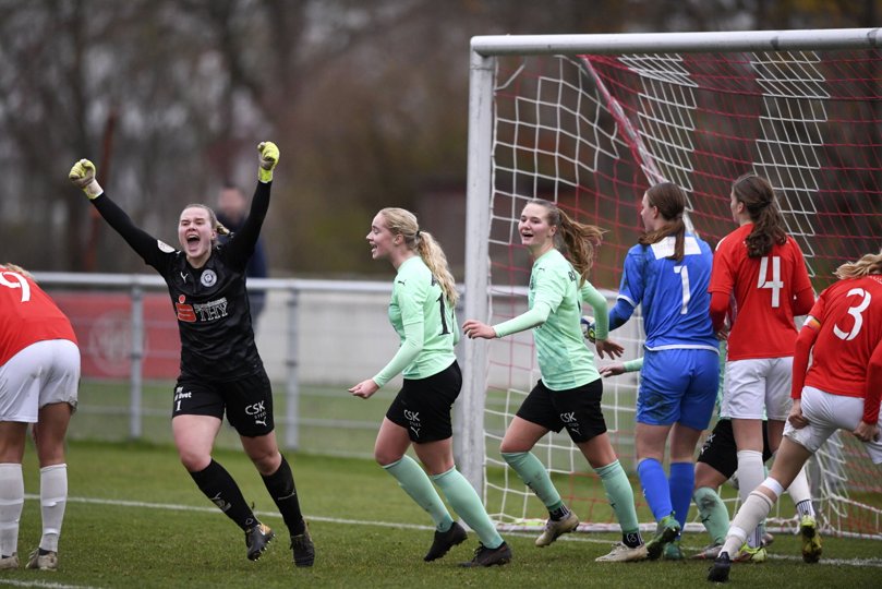 Der var jubel hos FC Thy-Thisted Q, da man dybt inde i overtiden fik udlignet mod AaB. <i>Foto:Henrik Simonsen</i>