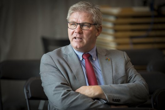 Arne Boelt har på det seneste haft en række sager, hvor der har været massiv modstand fra Hirtshals-området. Det gælder lukningen af plejecenteret Havbakken, modstanden mod et supermarked på Stoltzes Plads i Hirtshals, fyringen af hele direktionen på Hirtshals Havn - og også det faktum, at der lige nu arbejdes med at gøre et indhug i Lilleheden Plantage for at give plads til en havneudvidelse i Hirtshals. Foto: Kim Dahl Hansen <i>Foto: Kim Dahl Hansen</i>