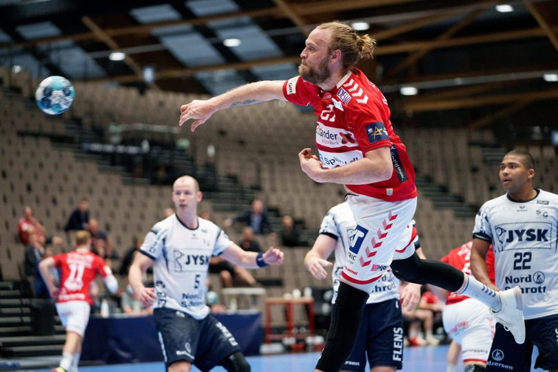 Henrik Møllgaard scorede fire gange mod Flensburg, men defensivt hjalp landsholdsspilleren også Aalborg til at holde nordtyskerne nede på 21 mål. Foto: Henrik Bo <i>Foto: Henrik Bo</i>